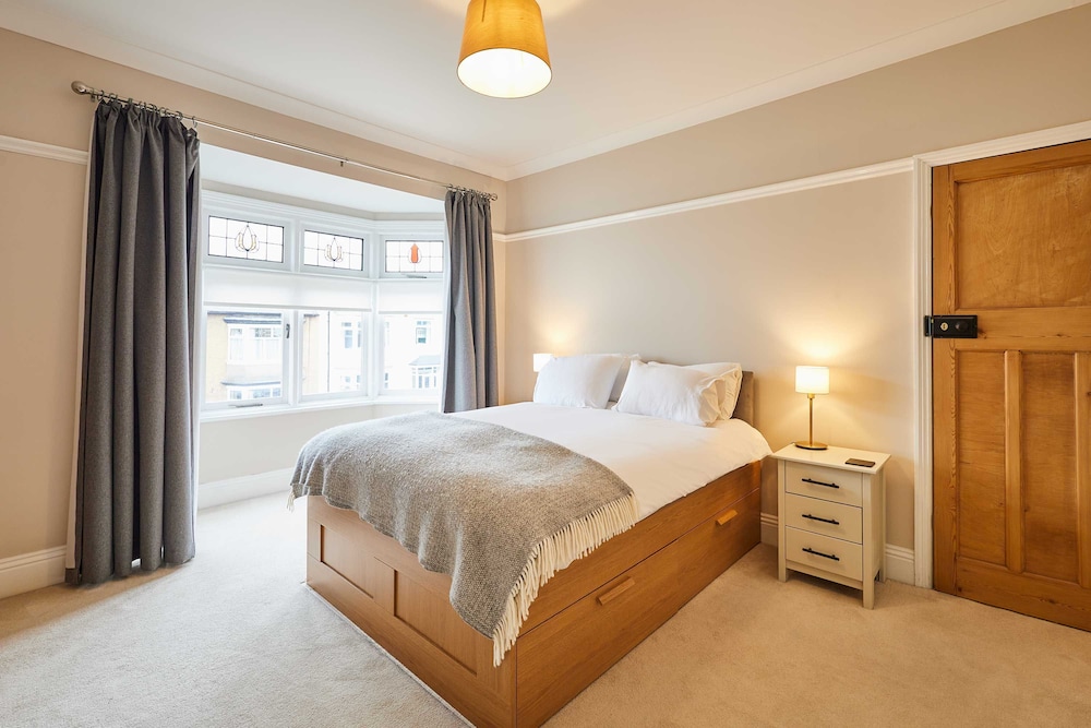 Host Stay Bristol Avenue