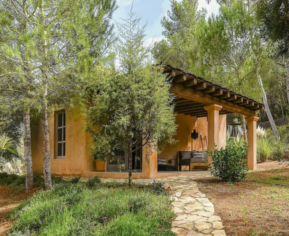 Holiday Home With Wooden-beamed Patio