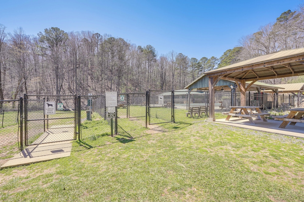 Ellijay Home 4 Mi to Dtwn: Hot Tub & Resort Perks!