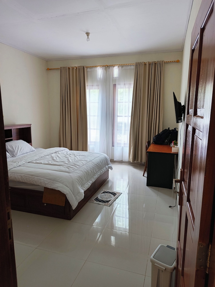 Amini Guest House
