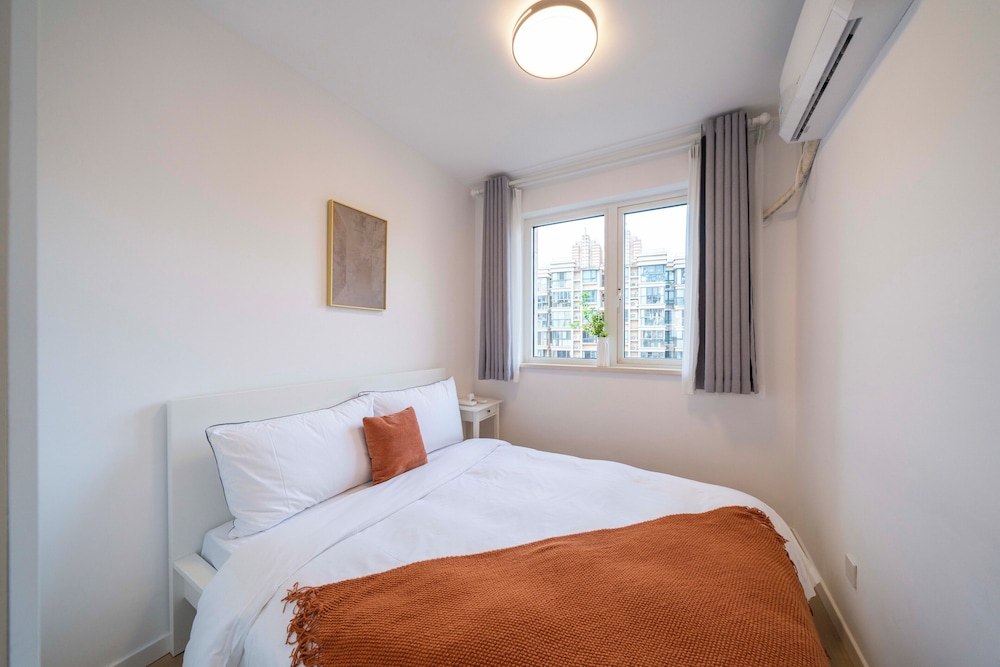Tyms Changning Spacious 3BR 2BA APT