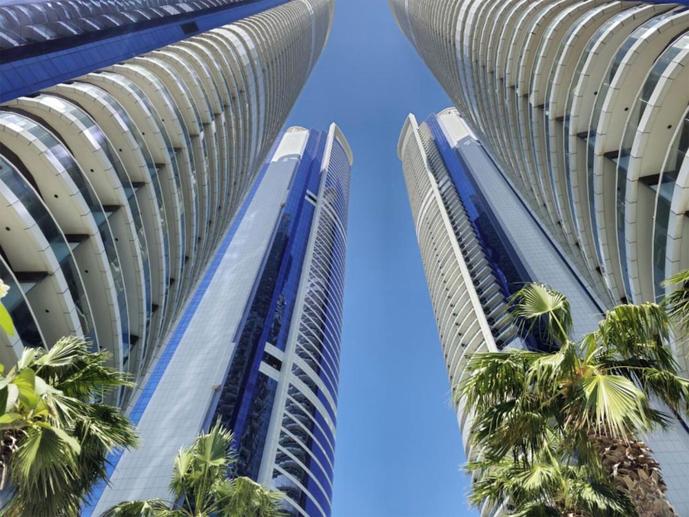 Cosmos Living 1 Bedroom Paramount Towers
