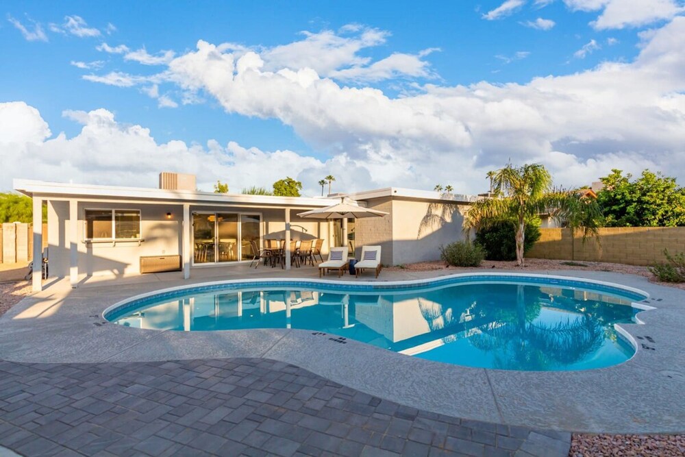 Cactus Glen Retreat Heated Pool Cabana Bar Gameroom