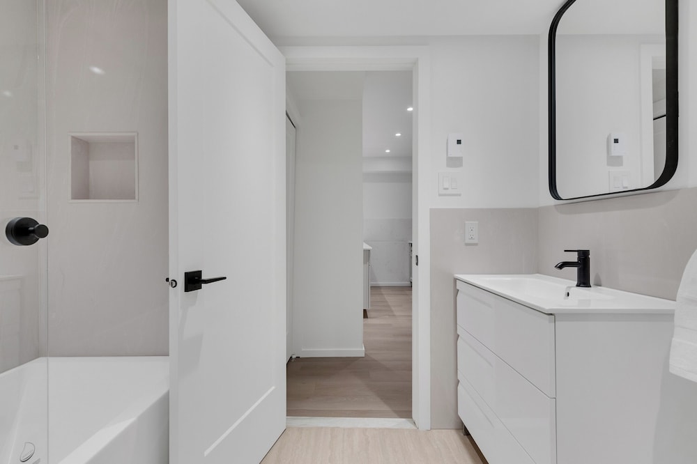 Le Victoria MidTown Montreal