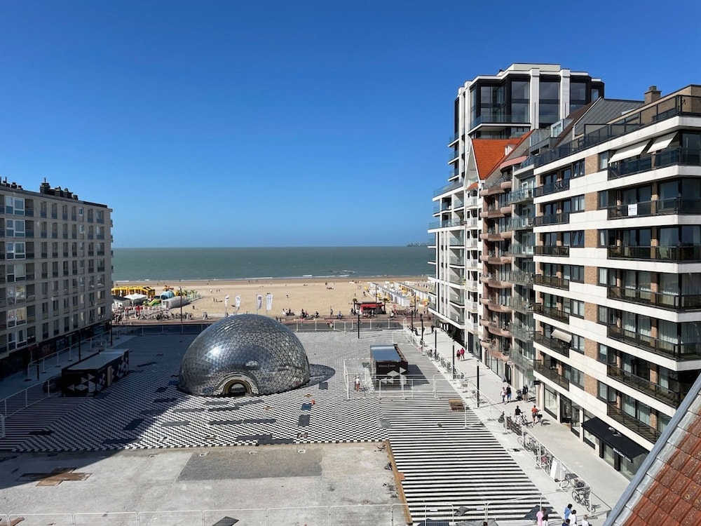 Renovated Apartment With sea View and Parking