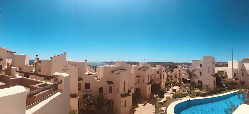Casares Costa, Vista Bahia,2 Bedroom Bathroom