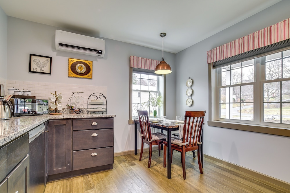 Seneca Lake Wine Trail Studio w/ Balcony & Views!