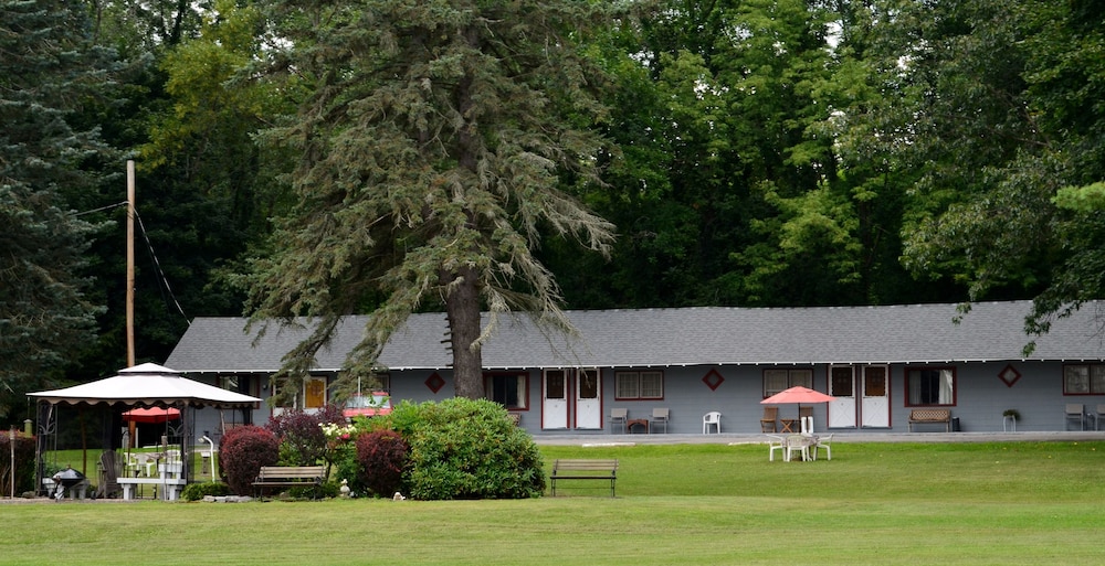 Chamber Lane Motel