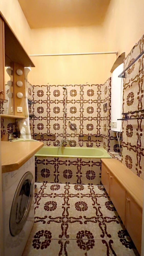 2BR Apartment for 5 Near Stadthalle