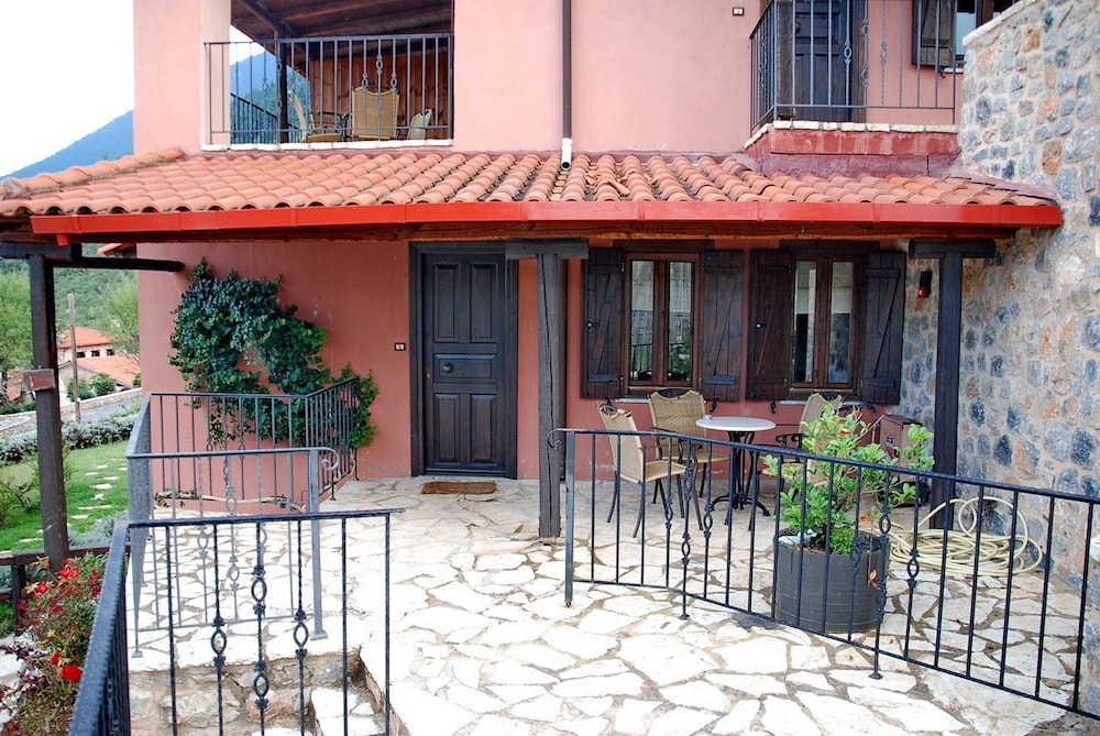 Menalia Villas & Suites