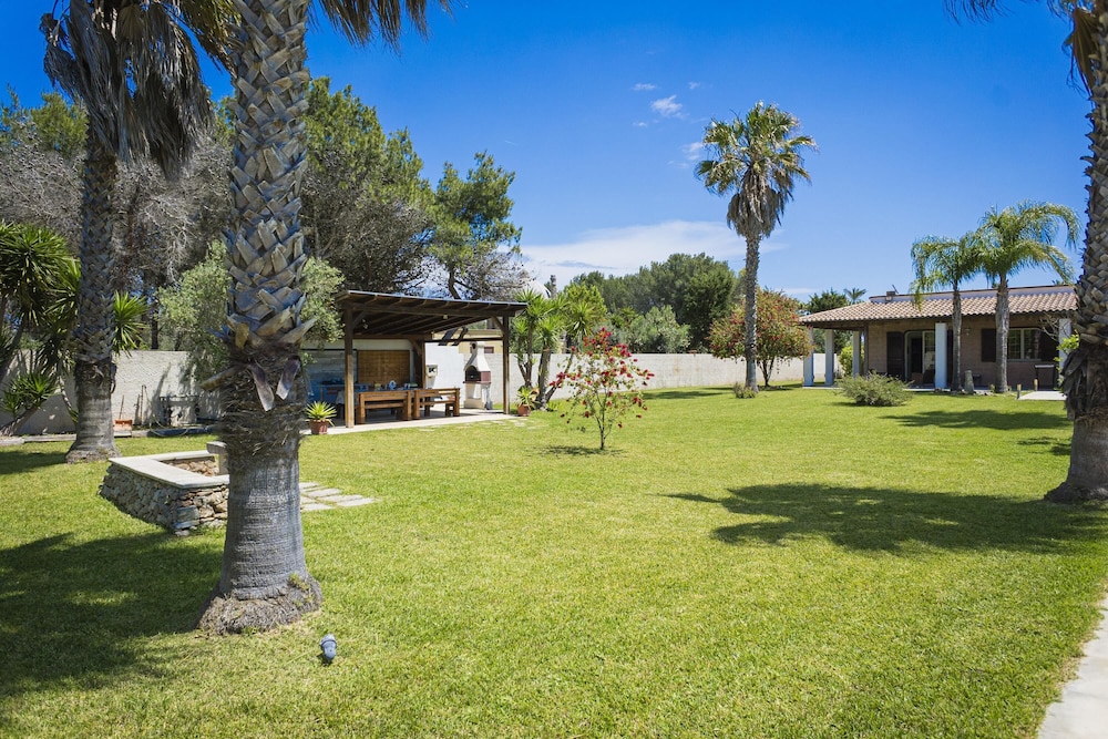 Villa El Capitano With Garden and Pool