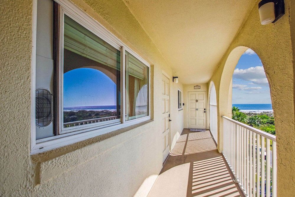 Oceanfront 3BR Condo: Gated, Breathtaking View