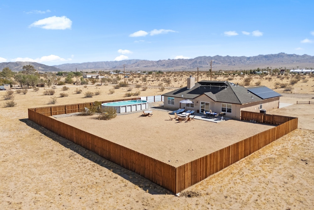 Casa De Kota by Avantstay Pool Firepit Games Secluded Chic