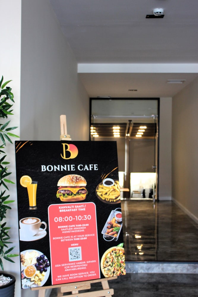 Bonnie City Hotel - Image 60