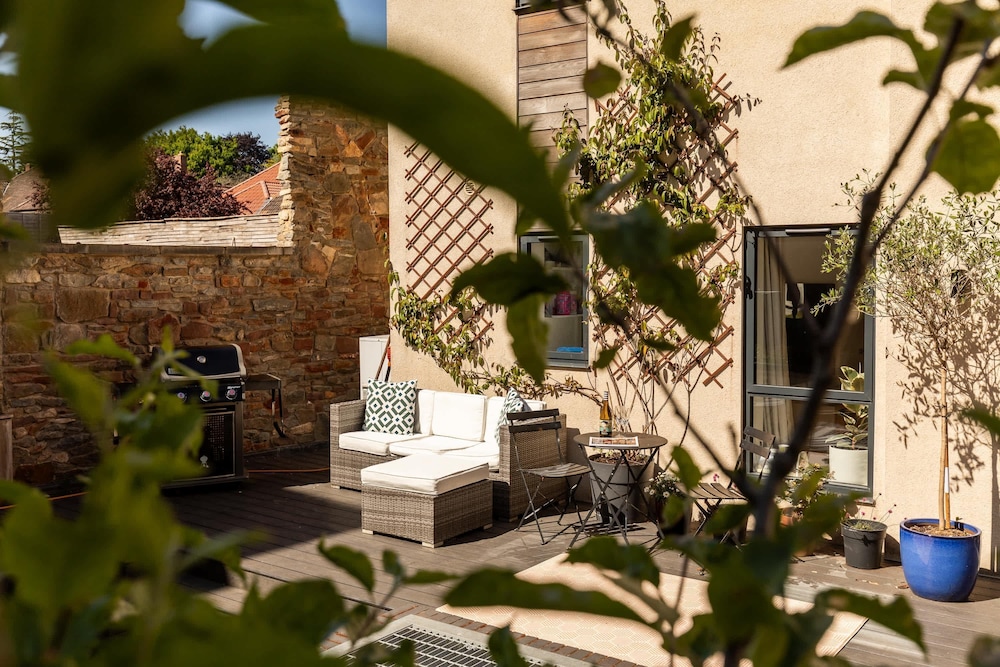 Stylish Family Home With Garden
