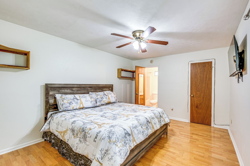 Quiet & Convenient Tallahassee Home, 4 Mi to Lake!