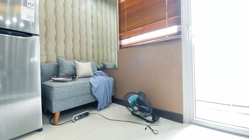 Best Price And Relaxing 1Br At Green Pramuka City Apartment