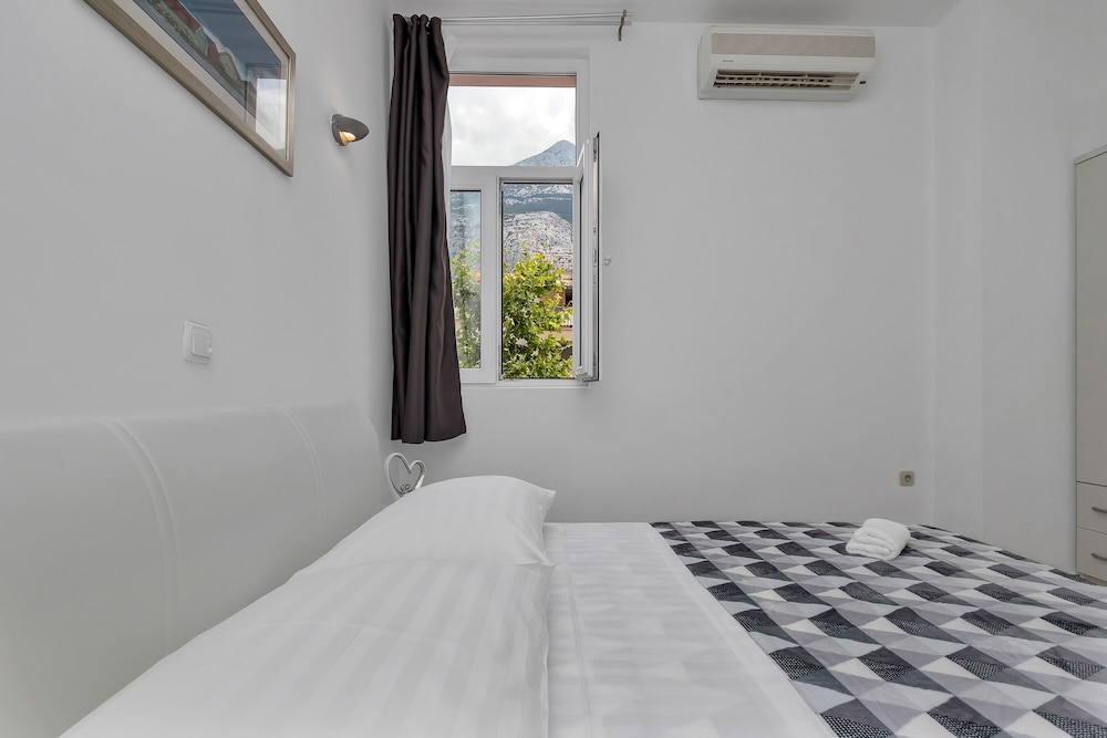 Apartment Petar with terrace