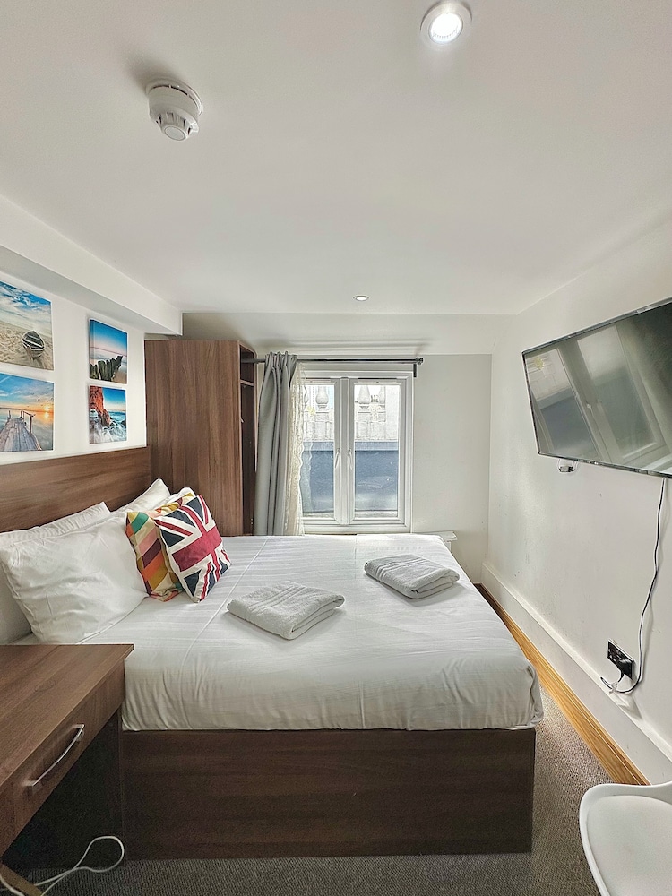 205 Earls Court