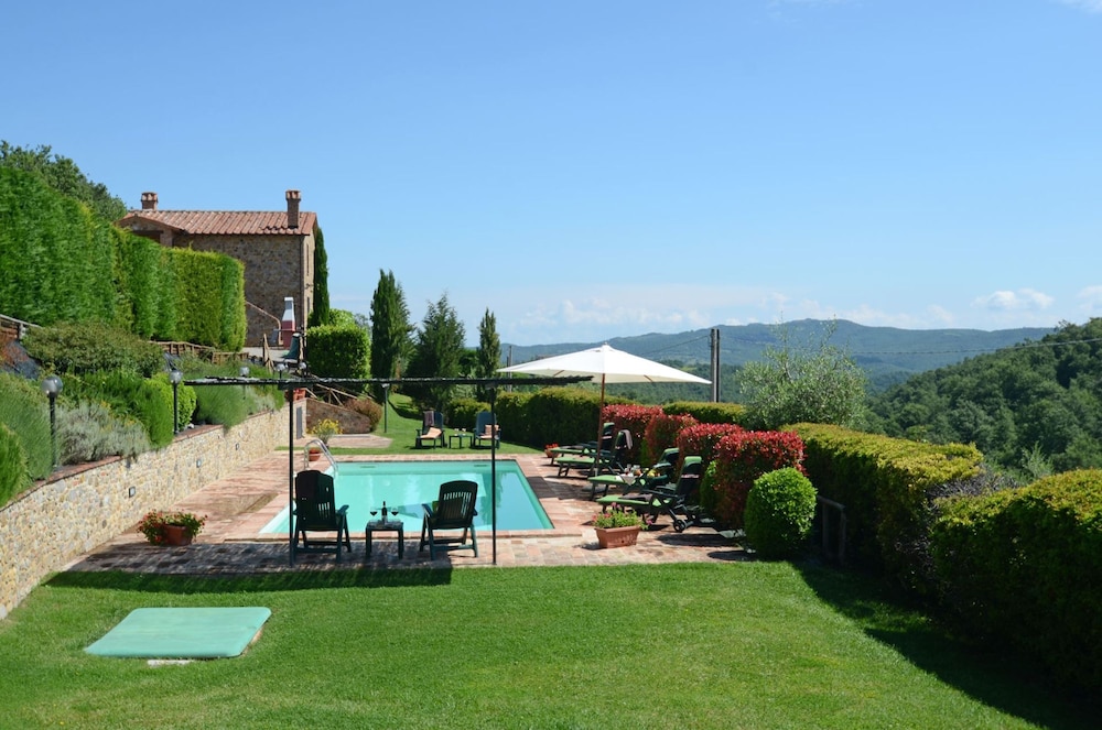 Podere Baiocco Sleeps 22 People 2 Private Pools Walking Distance to Town-podere Baiocco