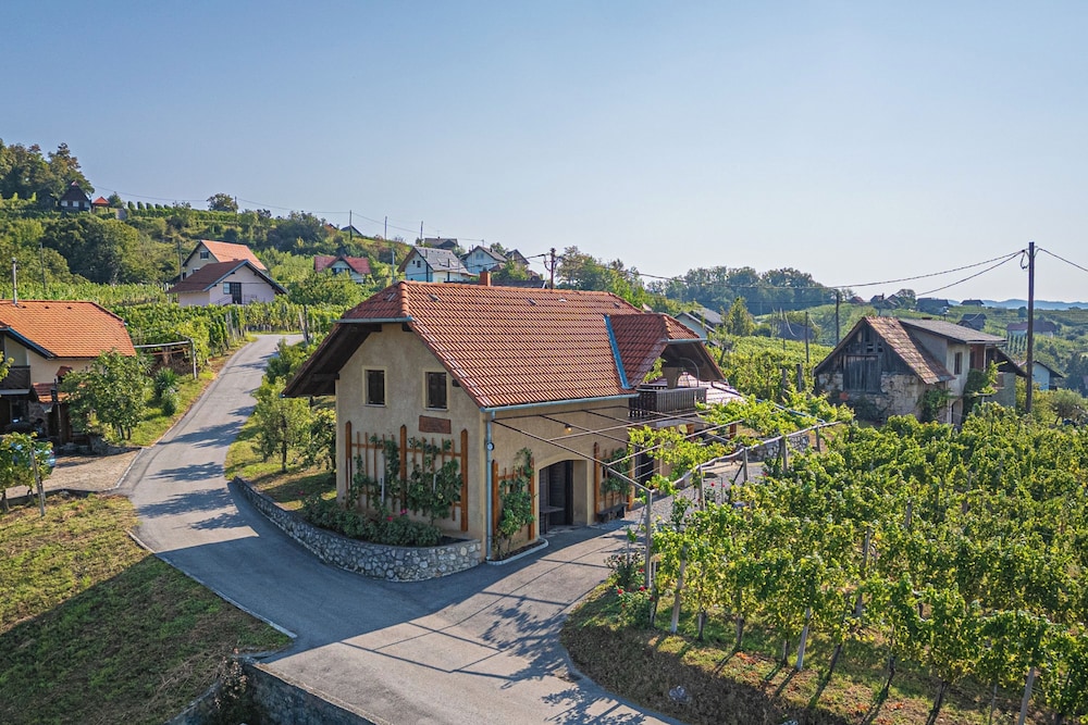 Vineyard Cottage Brodaric