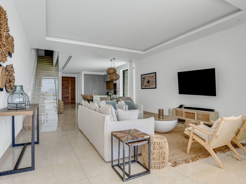 Sanders Konnos Bay Aphrodite - Exquisite 6-bedroom Villa On the Beach Front