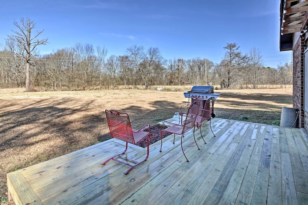 Secluded Boles Home Near River: Pets Welcome!