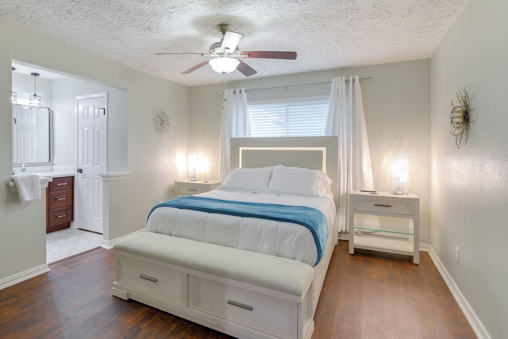 Golf & Get Outside - Family Home in Houston!