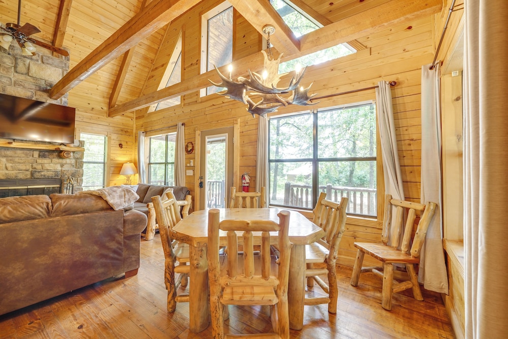 3 Mi to State Park & Lake: Broken Bow Cabin!