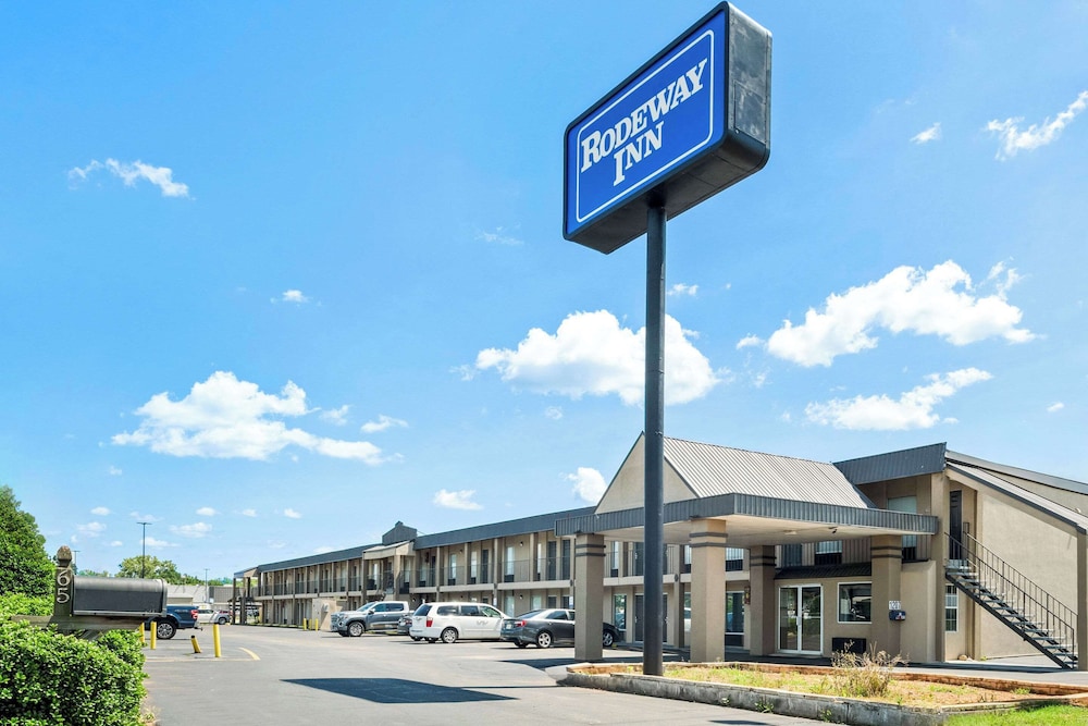 Oxford Vacations - Rodeway Inn - Property Image 1