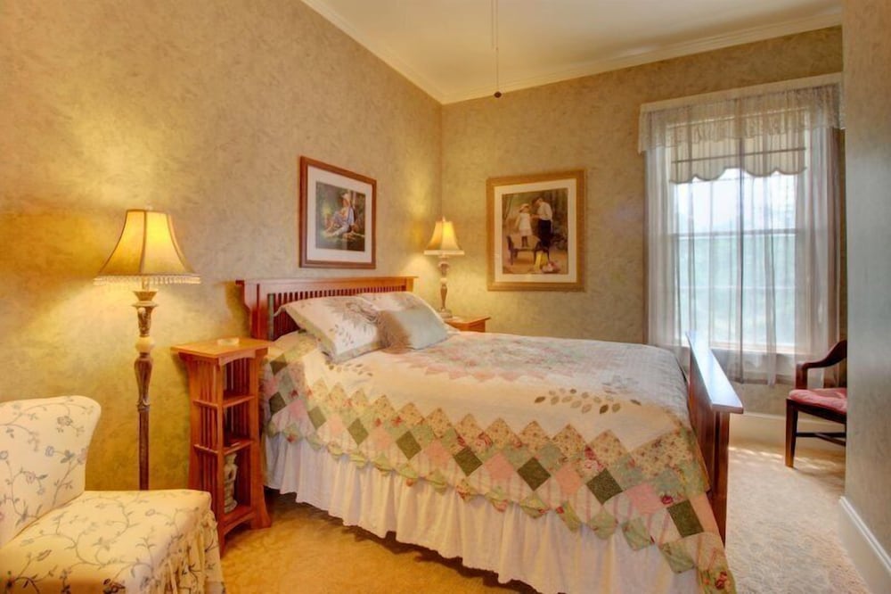 Bybee's Historic Inn