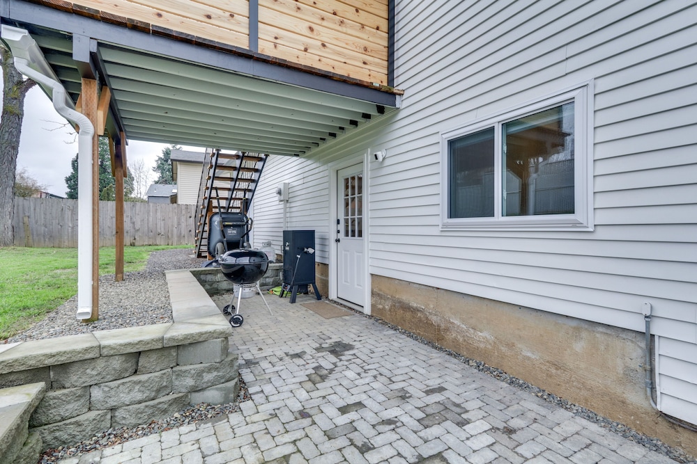 Pet-friendly Vancouver Retreat w/ Home Gym & Grill view 5