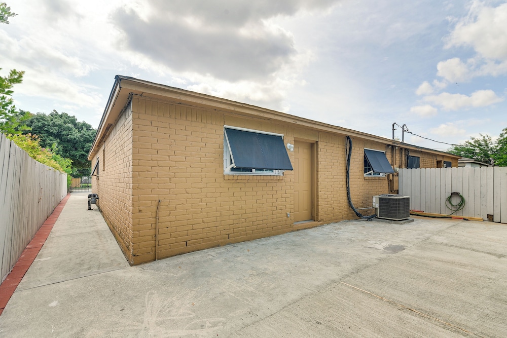 2 Mi to Chinatown: Pet-friendly Houston Home