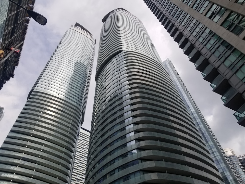 TopLine Suites - Ice Condos photo 5