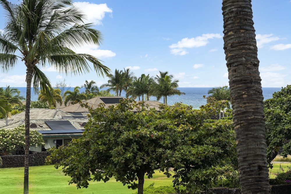 Vista Waikoloa B-206 2 Bedroom Condo by RedAwning view 3
