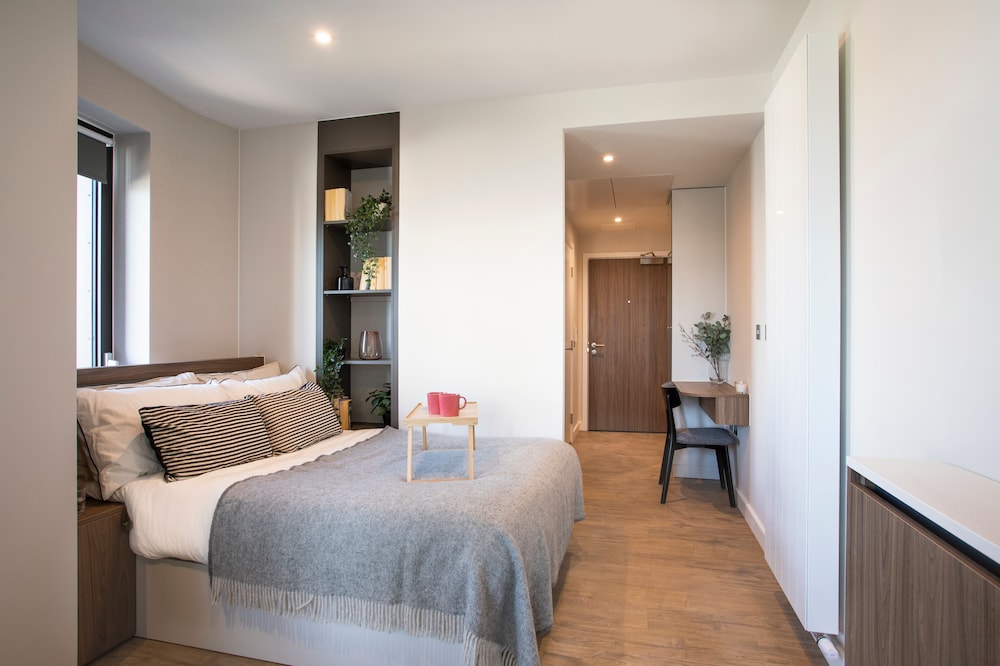 StayCozy at Enclave Croydon