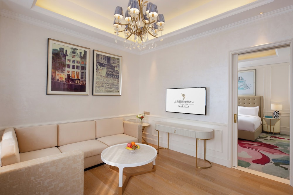 NARADA RESORT SHANGHAI HOTEL Disney Store