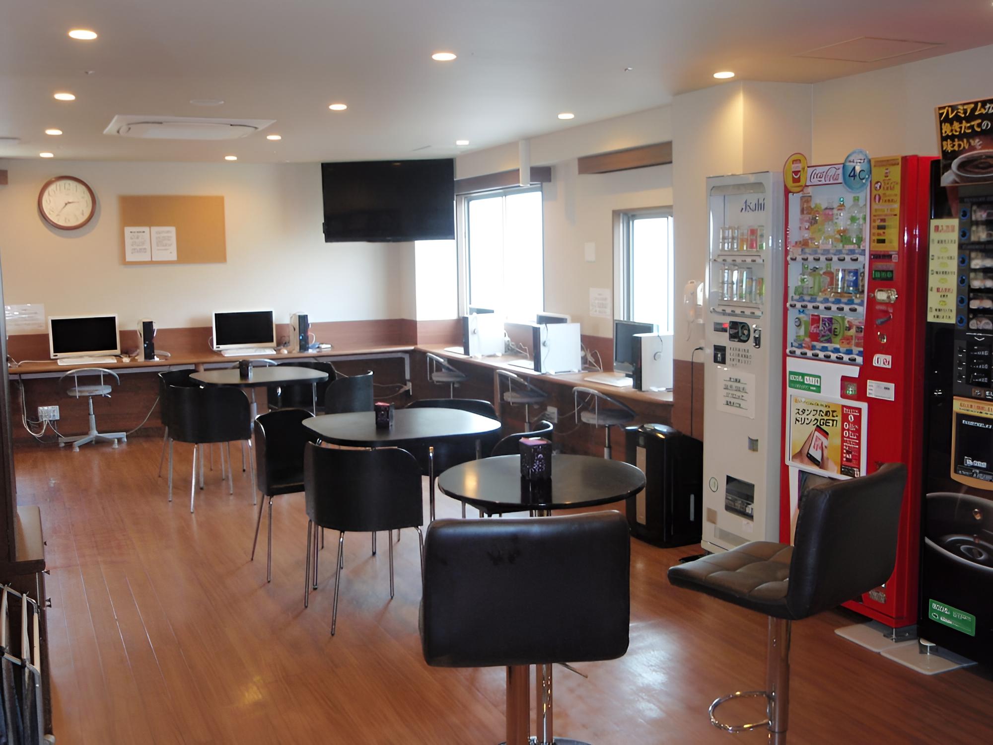 Capsule Hotel Kobe Sannomiya - Caters to men