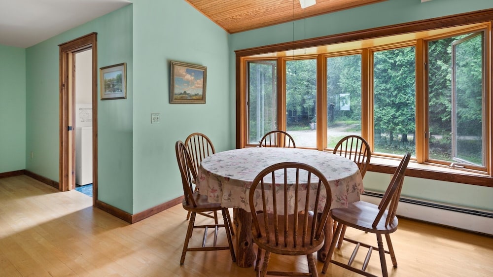 Camp Roosevelt 5 Bedroom Cottage by RedAwning