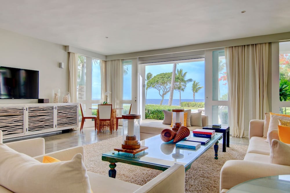 Breathtaking Ocean-view Home w Pool Modern Design