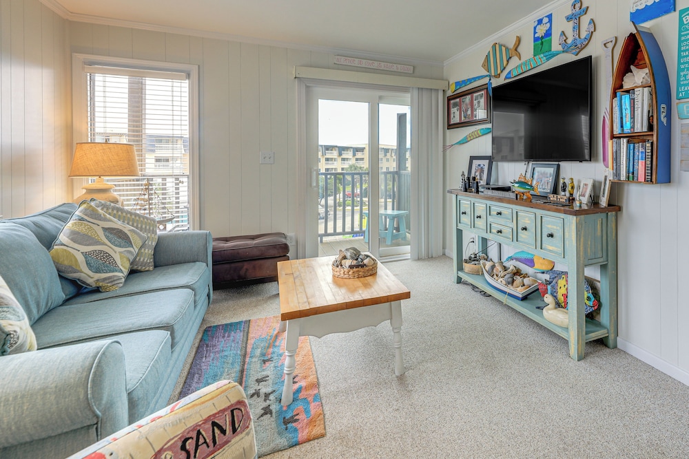 Steps to Sand! Condo w/ 2 Pools in Atlantic Beach