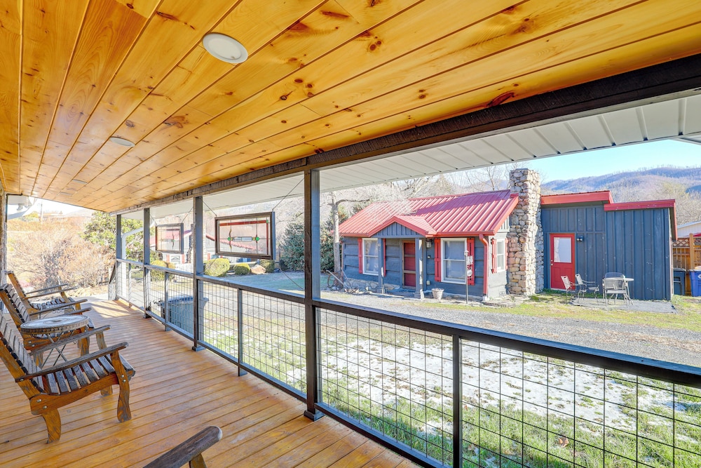 Walk to Appalachian Trail: Hot Springs Hideaway