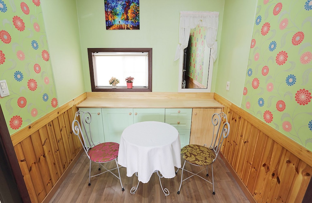 Petit Maison Pension