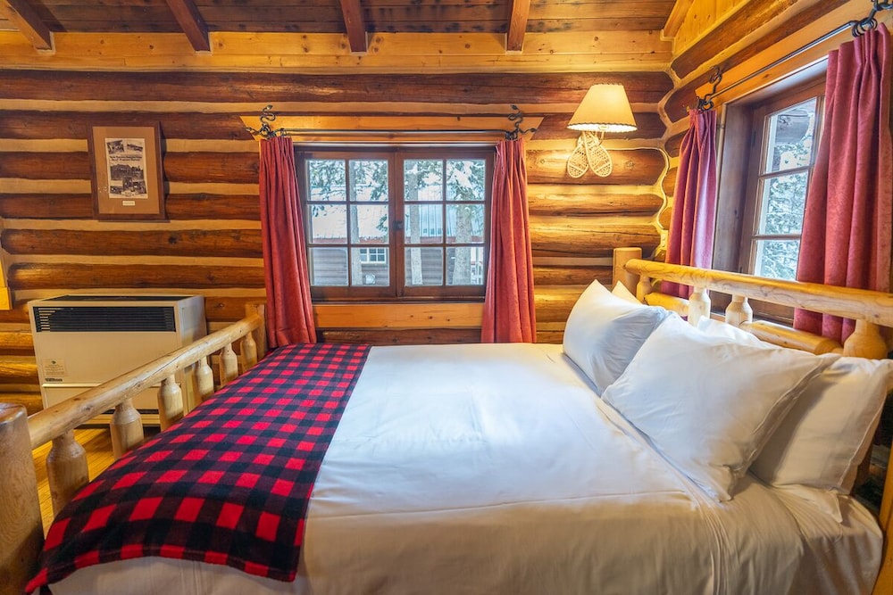 Storm Mountain Lodge Cabins & Dining