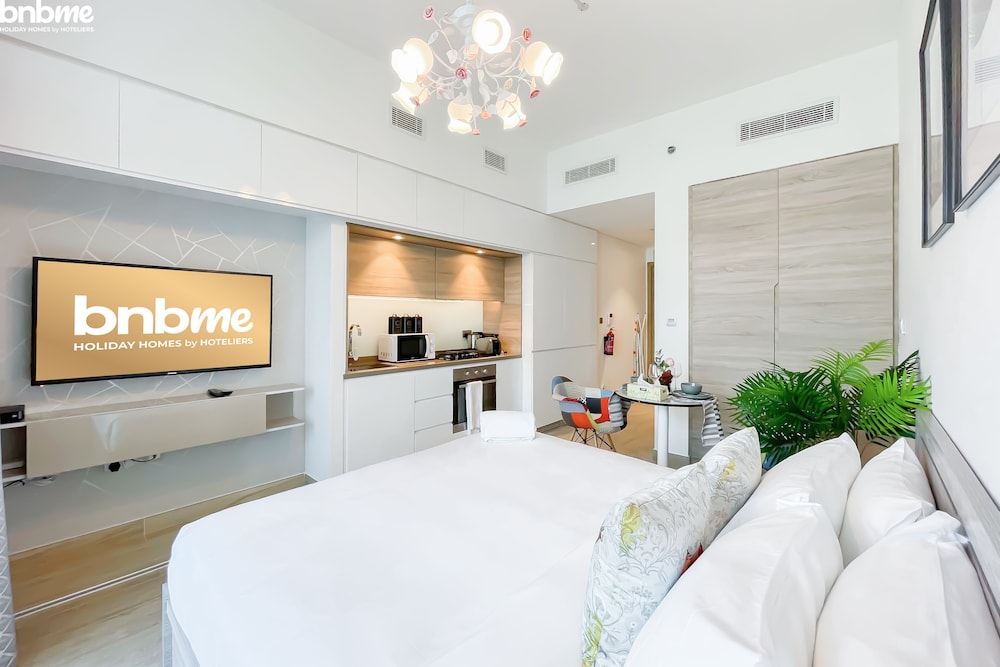 Beach View 2BR Ultra-luxurious Apt- 1504