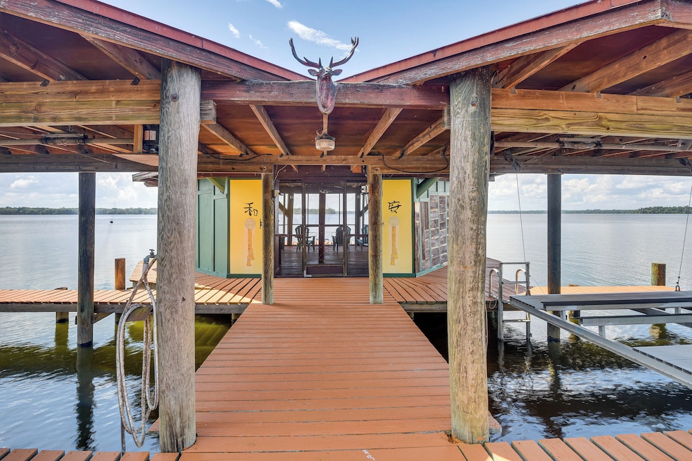 Little Lake George Hideaway w/ Furnished Boathouse