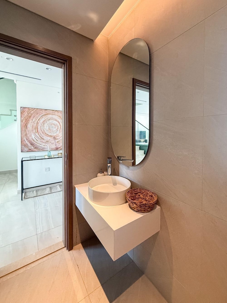 Luxury townhouse in Al Danah Bay