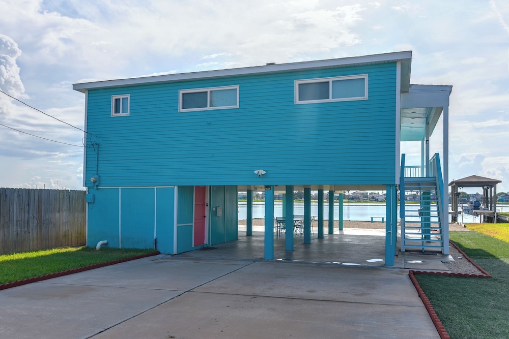 Private Bayfront Access 10 Mi to Galveston Beaches