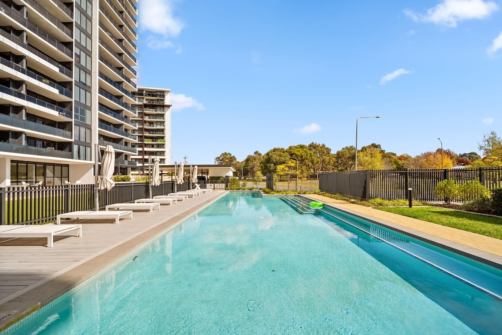 Stylish 2-bed Apartment With Luxe Amenities Access