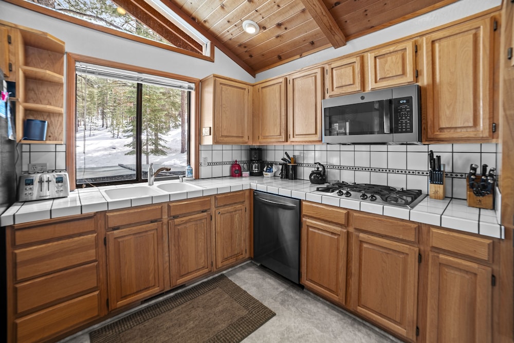 Lake Tahoe Vacations - 4 Bedroom Home at 392 Skidder Trail by RedAwning Save 10 on 3 Nights, 15 on 5 Nights! - Property Image 24